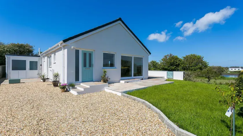 Ynys Las -  a sea view that sleeps 4 guests  in 2 bedrooms - Image 1