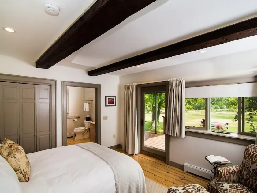 Luxury Queen Room with Private Sunrise Porch - Image 1