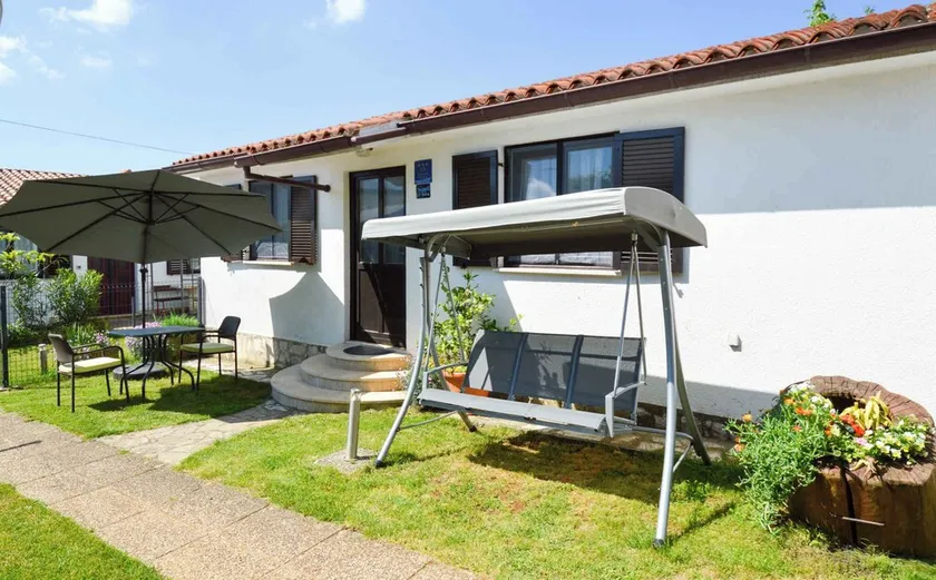 Holiday home with air conditioning - Image 1
