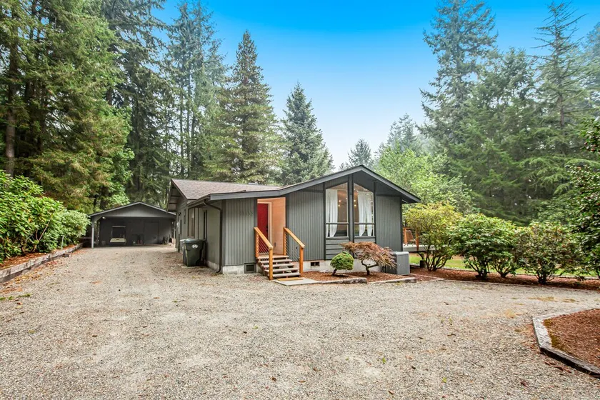 Scandinavian gem with large deck, AC, & Riviera Community Club access - Image 1
