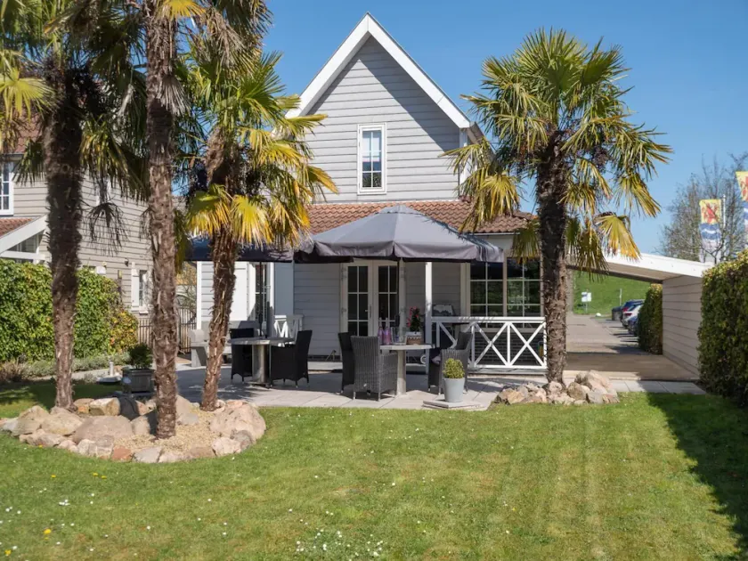 6-person House With a Beautiful Garden - Image 1