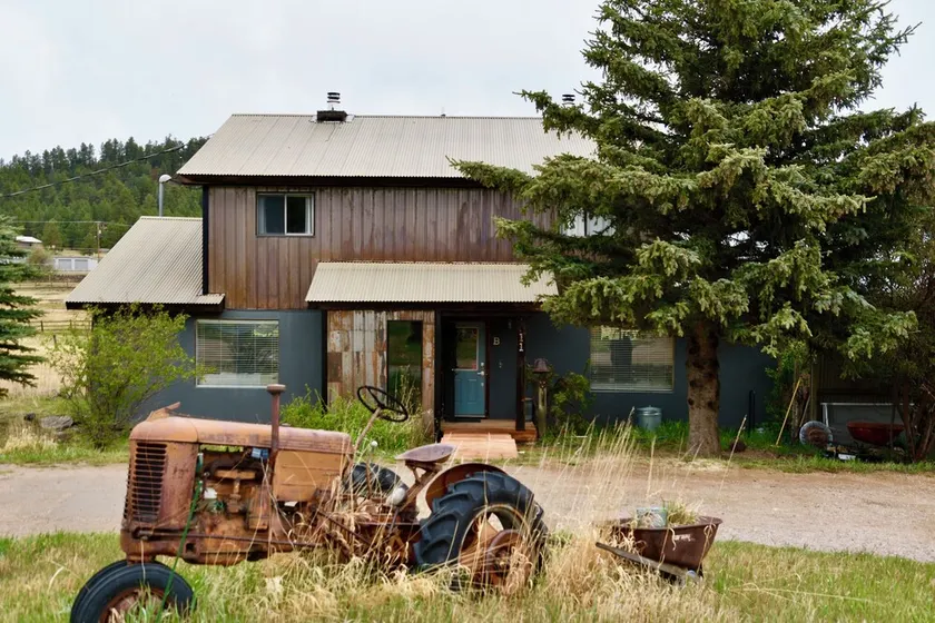 Black Lake Mountain Retreat. The rural setting welcomes birds and bird watchers. - Image 1