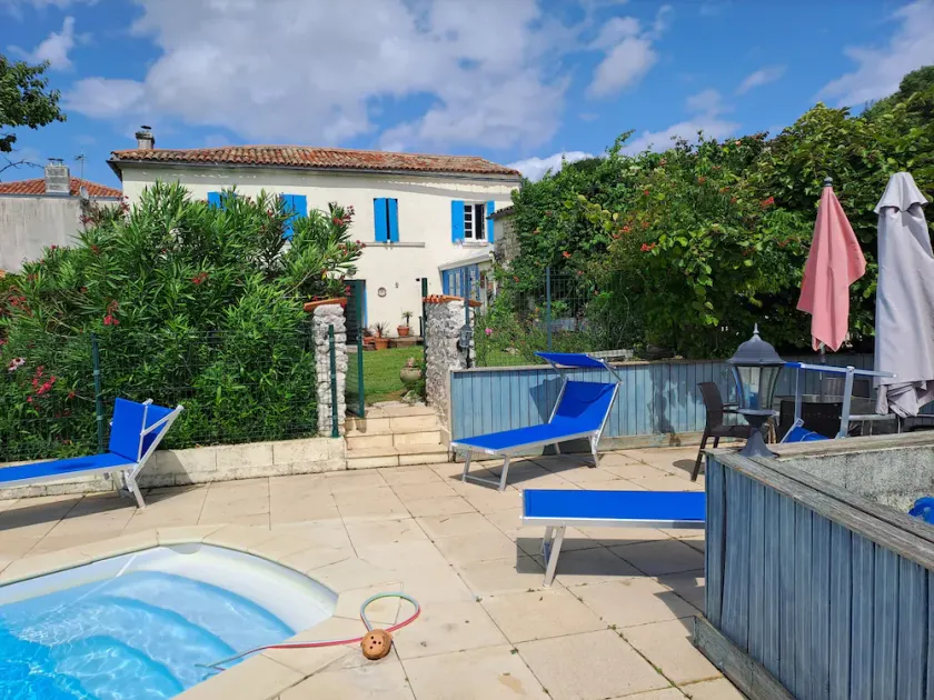 Charentais country house with private pool in the heart of the vineyards - Image 1