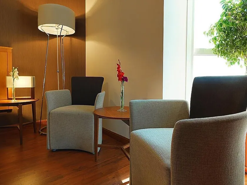 Nour Al Thuria Hotel - Image 1
