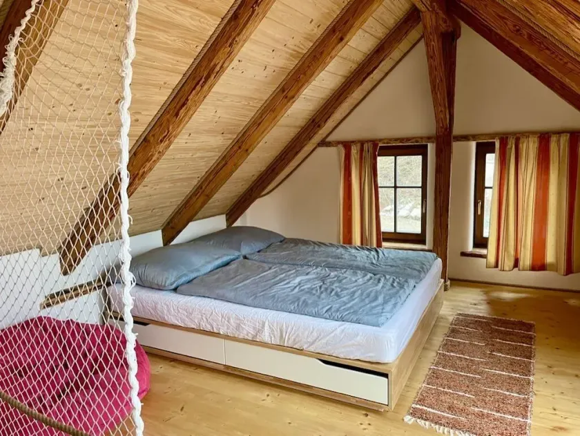 Relax in holiday home in quiet natural park, 20 minutes from Prague. - Image 1