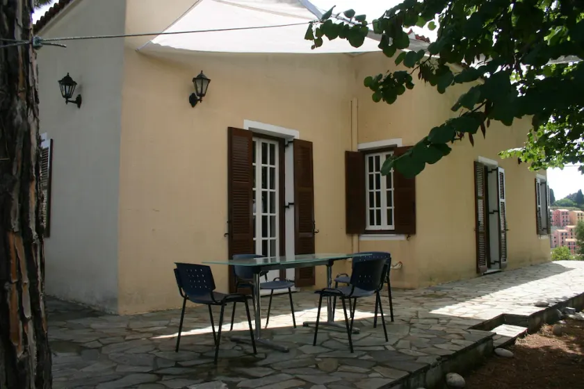 PINE HOUSE - Image 1