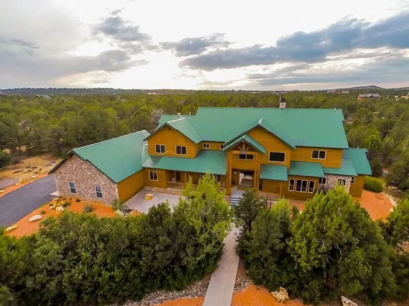 MASSIV 9 BEDROOM LUXURY CABIN! PERFECT FOR REUNIONS OG RETREATS! - Image 1