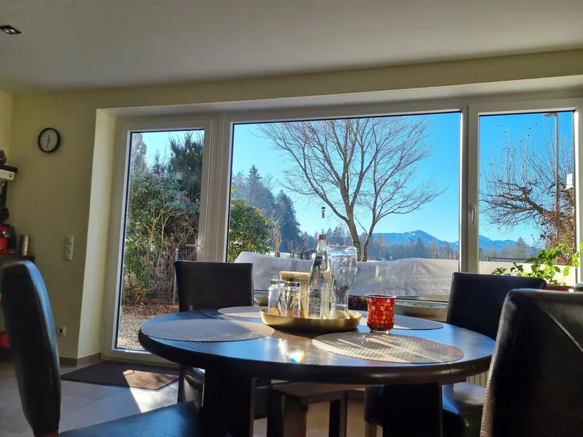 Holiday home with garden and mountain view - Image 1