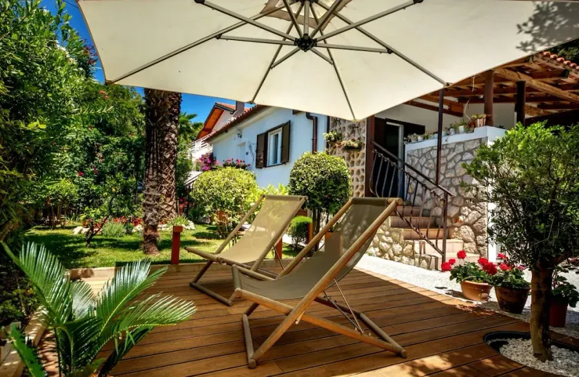 Apartments by the sea Artatore, Losinj - 8020 - Image 1