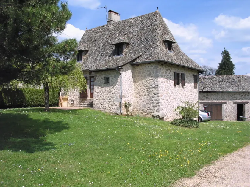 House with pool in the Cantal countryside - Image 1