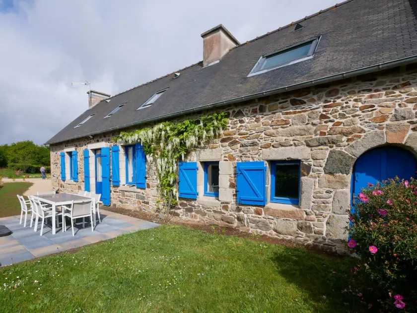 Charming house, quiet, 10 minutes walk from the Trieux and the GR34. - Image 1