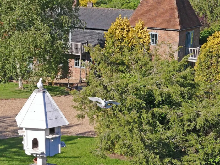 Charming barn conversion with enclosed private garden. - Image 1