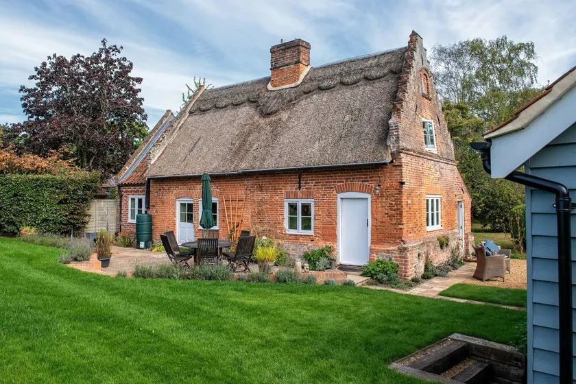 Thatch Cottage - luxury Norfolk Hideaway - Image 1