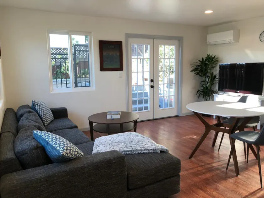 Beautiful, newly-remodeled 1 bedroom 1 bath private home in sunny Hermosa Beach! - Image 1
