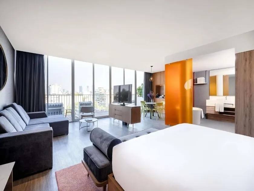 Condesa Balcony Suite | Close to Parque México | Pets Are Allowed, Onsite Spa - Image 1
