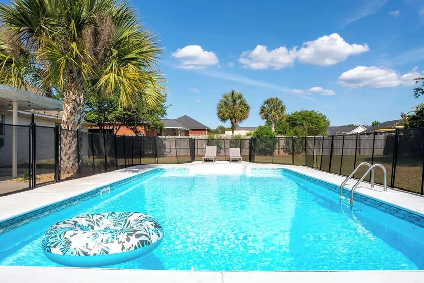 4BR Oasis w/ Pool & Pet Friendly -Rucker - Image 1