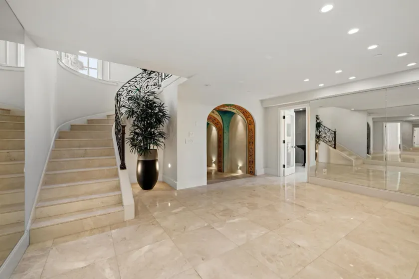 Impeccable Italian Villa - Image 1