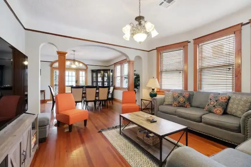 Valence Villa ★ Large Vibrant Freret Home★ - Image 1