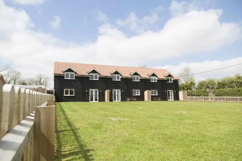 NOUVEAU Cottage avec piscine, sauna, gymnase et courts de tennis parfaits pour explorer Norfolk! - Image 1