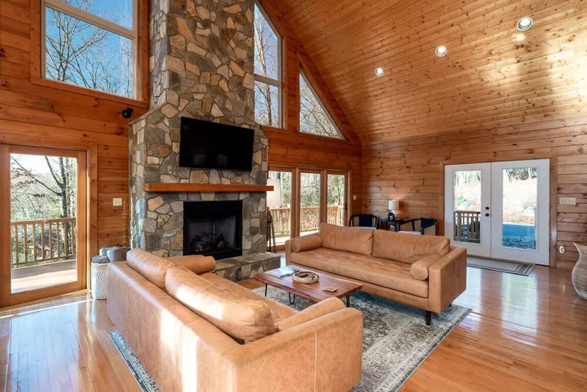 Modern Mountain Getaway in Connestee Falls now with a Tesla charger! - Image 1