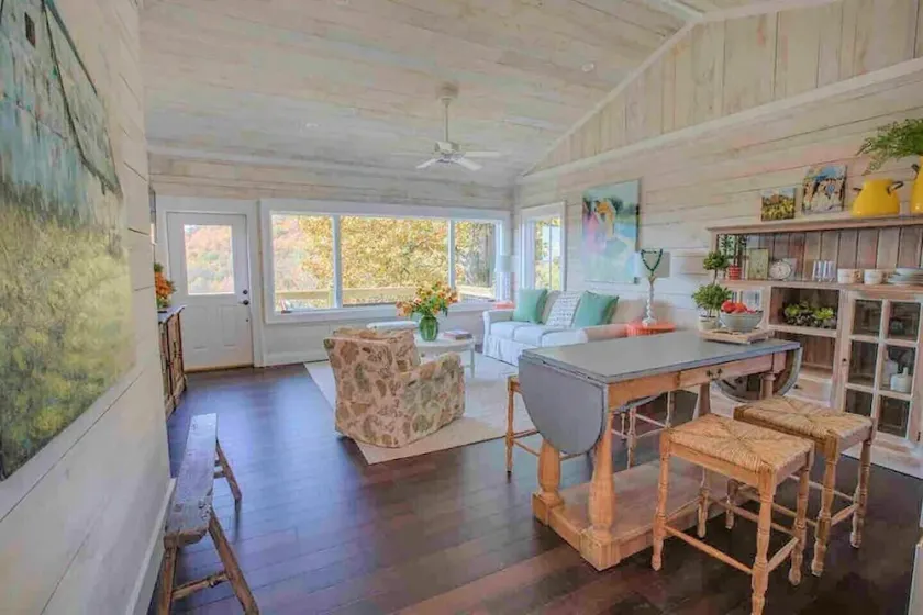 The Barrel Room Cottage - Mountain Vineyard Getaway - Image 1