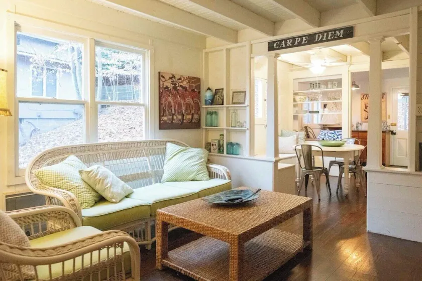 Vintage Lake MI Cottage | Walk to Beach | Screened Porch - Image 1