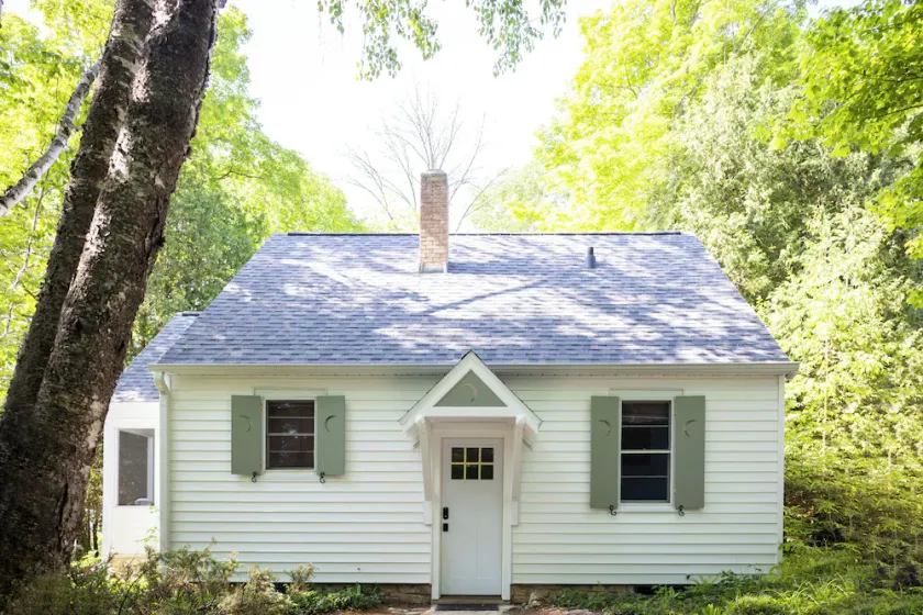 Rockledge Cottage, Cozy Private Cottage situated on a Rock Bluff overlooking Lake Michigan - Image 1