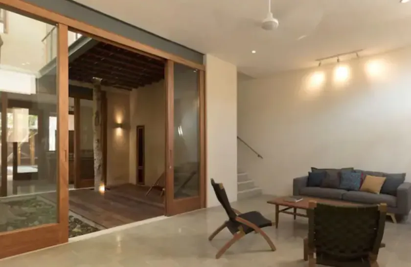 los cuatro patios - Image 1