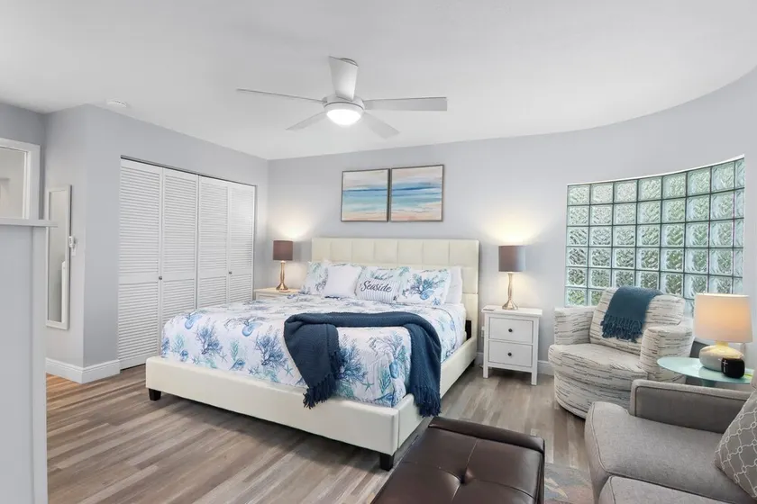 Adorable 1 Bedroom, 1 Bath guesthouse < 1block to Lido Beach - Image 1