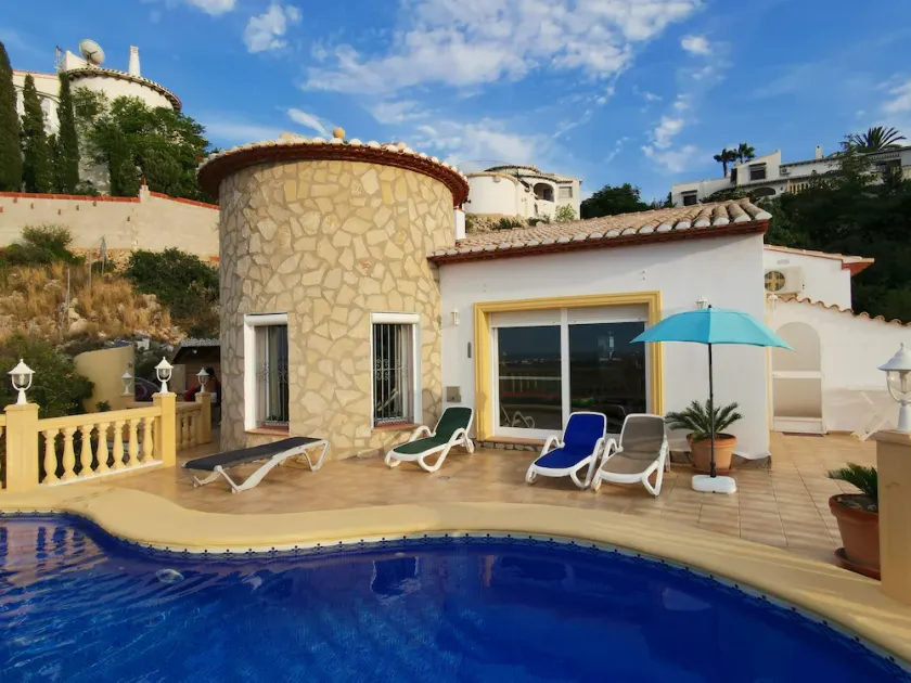 Fantastic holiday home with private pool and panoramic view, WIFI, air conditioning - Image 1