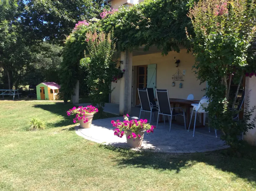 Two bedroom ground floor apartment, quiet location, ideal for young families. - Image 1