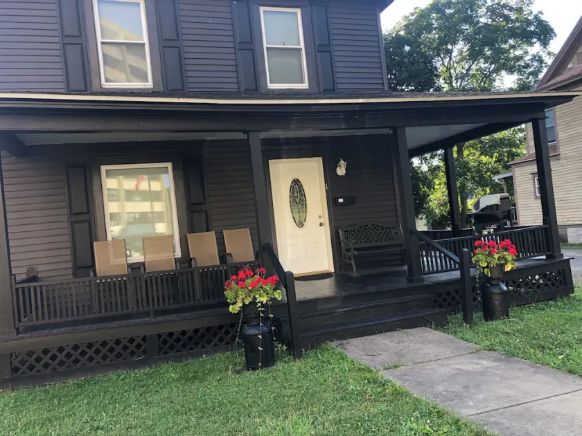 4 bedroom/2 bath - Image 1