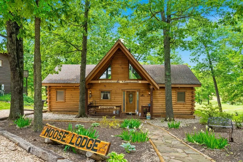 Incroyable cabine Premium, bain à remous, baignoires à jets, cheminée et fosse, près de Big Cedar - Moose Lodge - Image 1