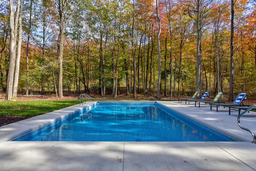 Luxury Property: Private Pool, Hot Tub, Fire Pit and Close to Lake Sunsets - Image 1