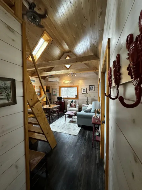 Next Avail. Aug. 22 - 3 night min - 1st flr King & Full Loft, AC, Pets Free - Image 1