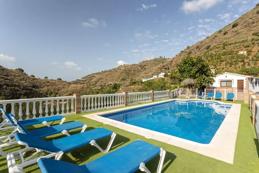 Villa \"Virginia Peace & Quiet\" com vista para a montanha, piscina, terraço e Wi-Fi - Image 1