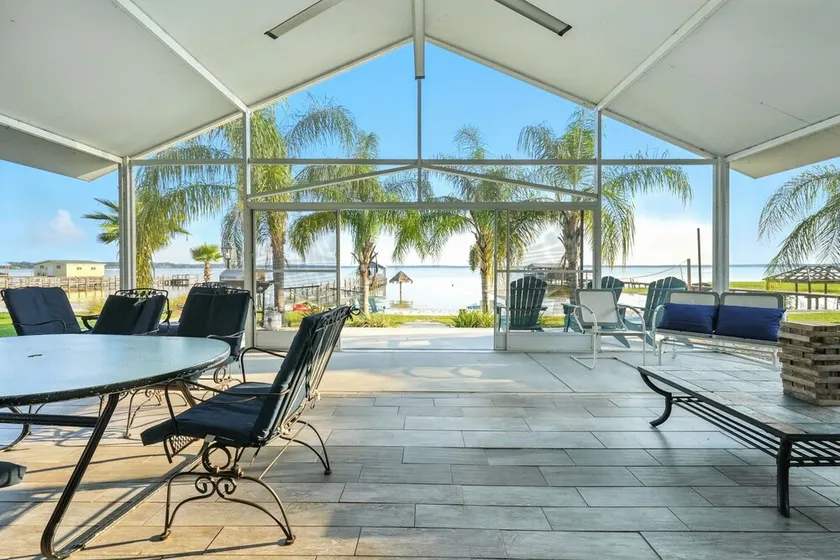 Gemütliches Lake Front Cottage am Lake Weir mit riesigem weißen Strand! - Image 1