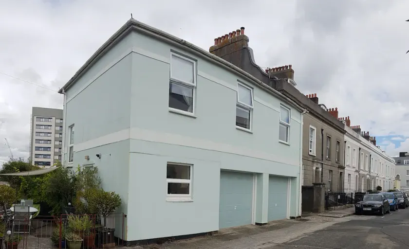 Coastal City Coach House on Plymouth's historic hoe - Image 1