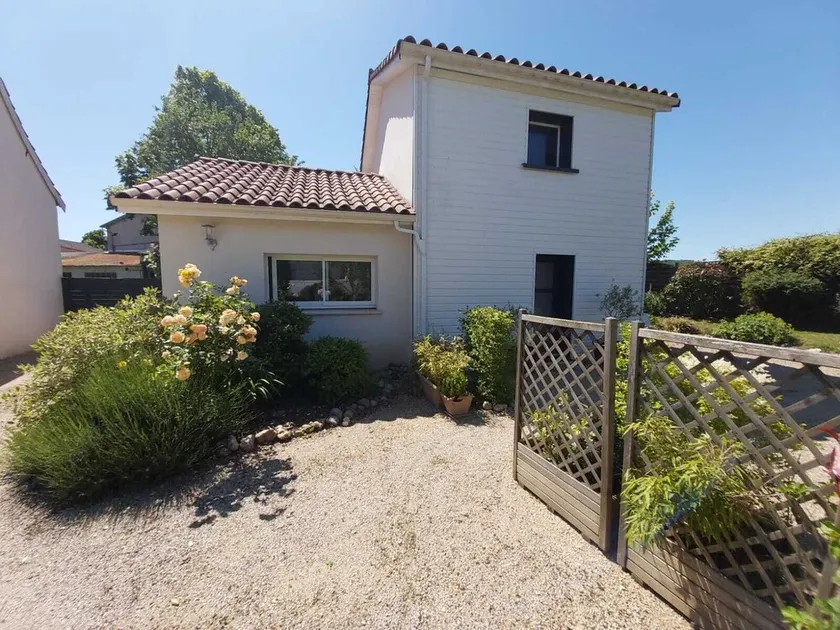 In the city or in the countryside! 2.7 km from the Valentré Bridge - Image 1