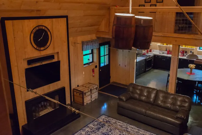 Unique 3 bedroom barn with a fireplace and pond - Image 1