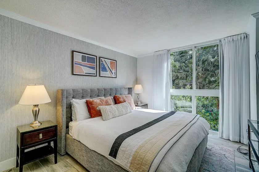 Cute 1 bedroom unit located in Condo/Hotel in the heart of Coconut Grove-Free Parking - Image 1