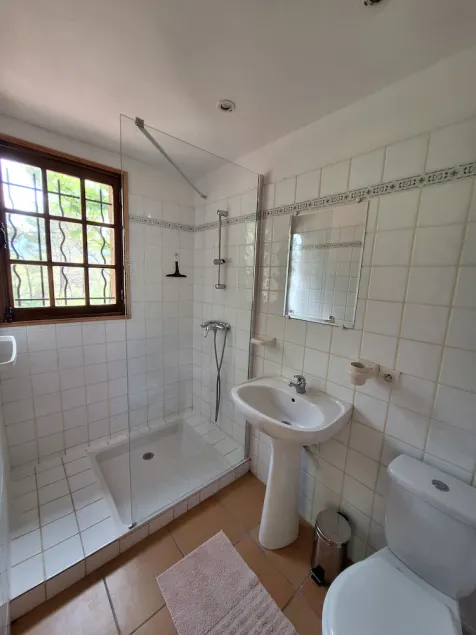 12-20 Pers. Family house Very quiet and secluded On 2 Ha Keyboard (Var) - Image 1