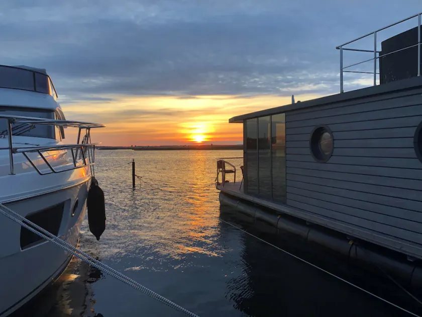 Houseboat Fjord Luna with bio-sauna and roof terrace in Wendtorf - Image 1
