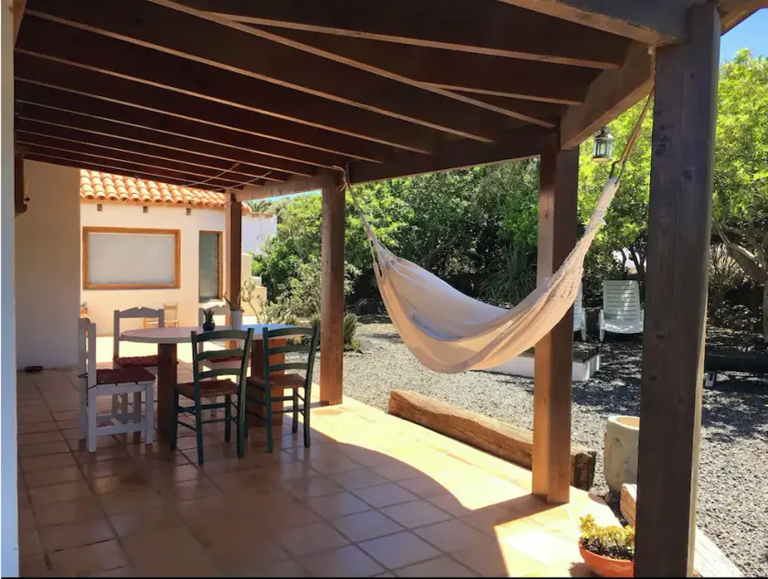 Una bella casa con un giardino - Image 1