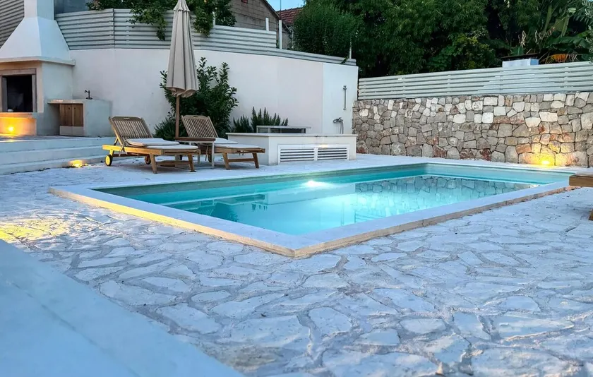 Nice home in Stari Grad with WiFi - Image 1