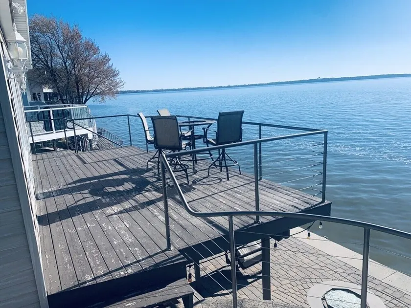 Modern lakefront 3BD/3BR house breathtaking views - Image 1