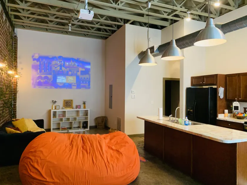 Spacious & Bright West end loft 🌿☀️ - Image 1