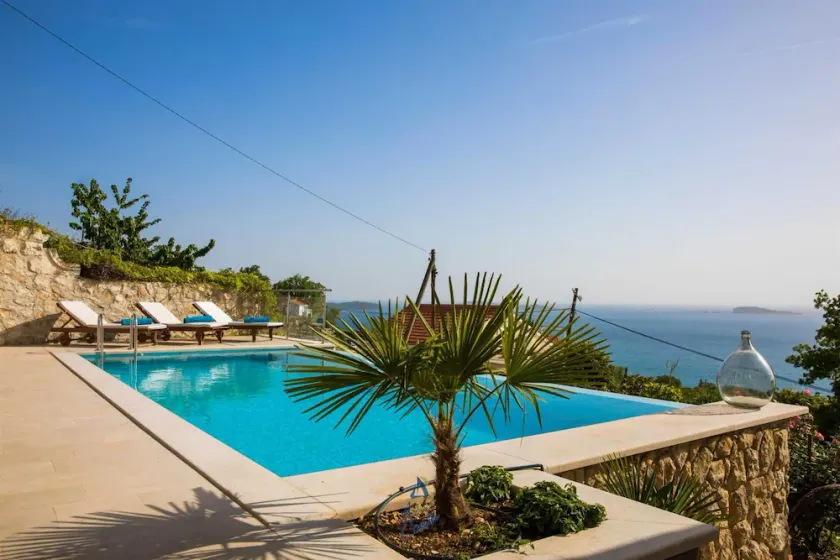 Stunning luxury 6-BR villa for 12+2, with heated pool, close to the sea - Image 1