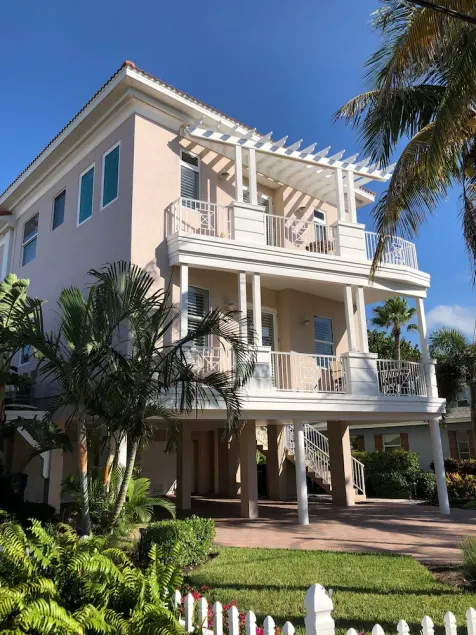 Gulf & Bay Views - Across From Beach - Walk to Bridge Street Restaurants & Shops - Image 1