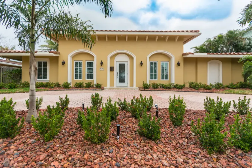 Intracoastal Dream Home Nära stranden W / Privat pool / Dock / Martha Stewart kök - Image 1